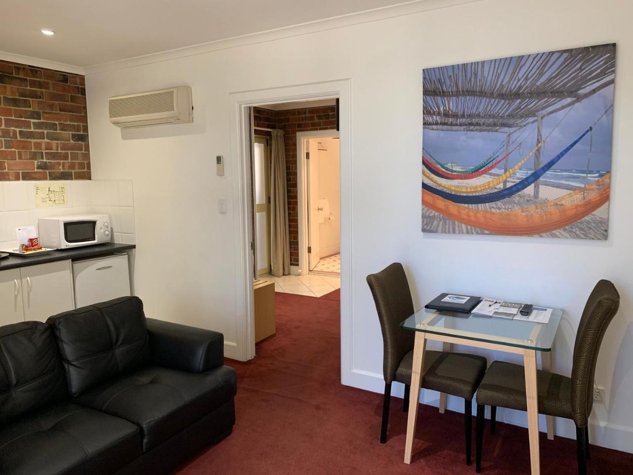 Ensenada Motor Inn And Suites Adelaide Bagian luar foto