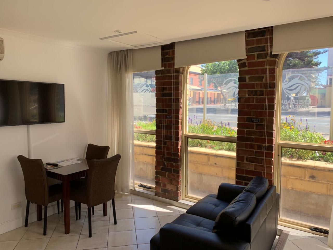 Ensenada Motor Inn And Suites Adelaide Bagian luar foto